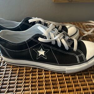 Converse Black and White Sneakers Classic Low-Top Design